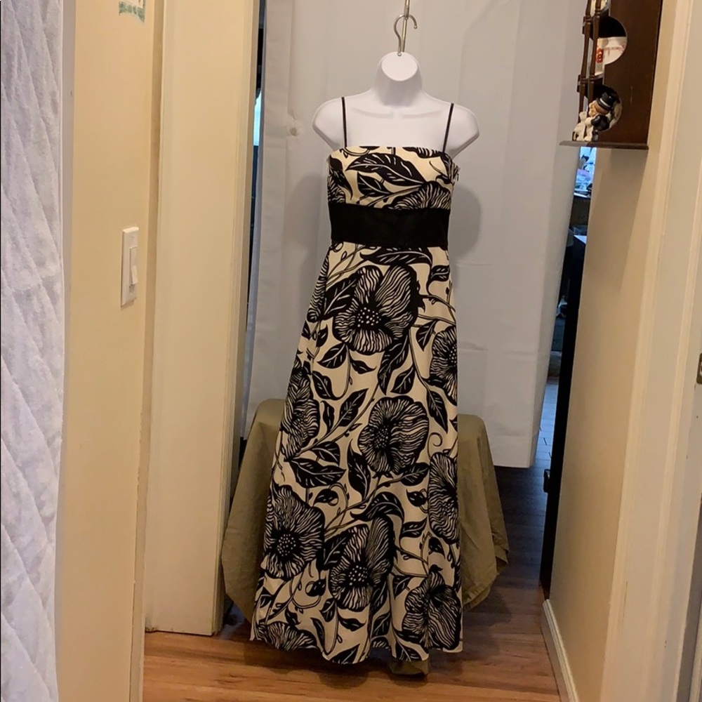 White House Black Market Sz2 Black/Off White Dress